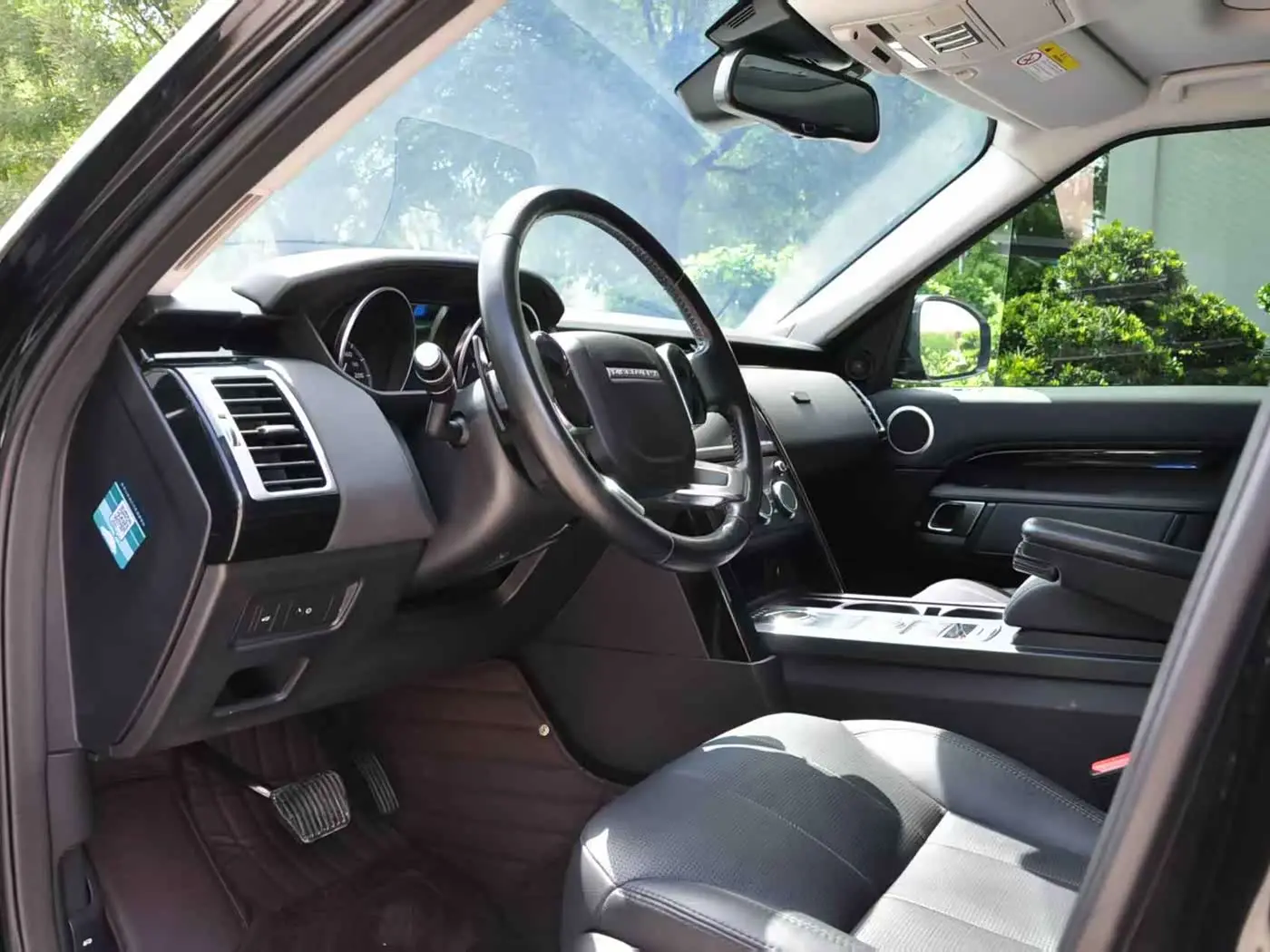 Land Rover Discovery 2019 — Photo 9/15