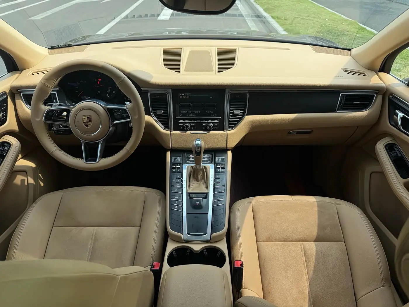 Porsche Macan 2016 — Фото 6/19