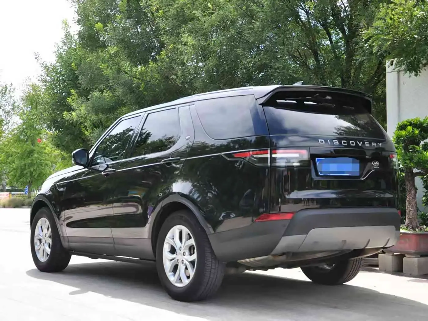 Land Rover Discovery 2019 — Photo 3/15