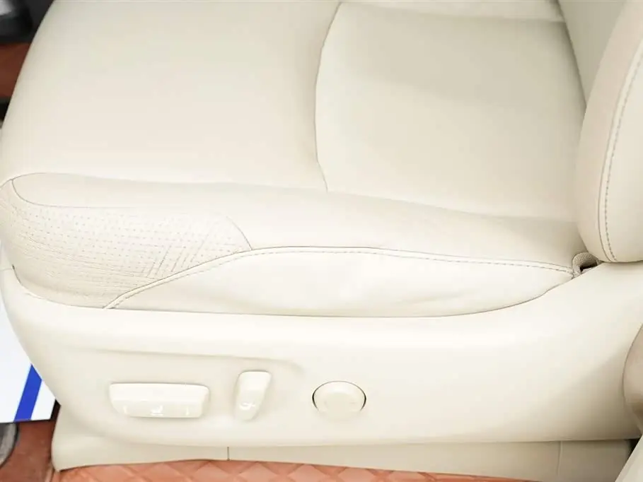 Toyota Prado 2011 — Photo 13/20