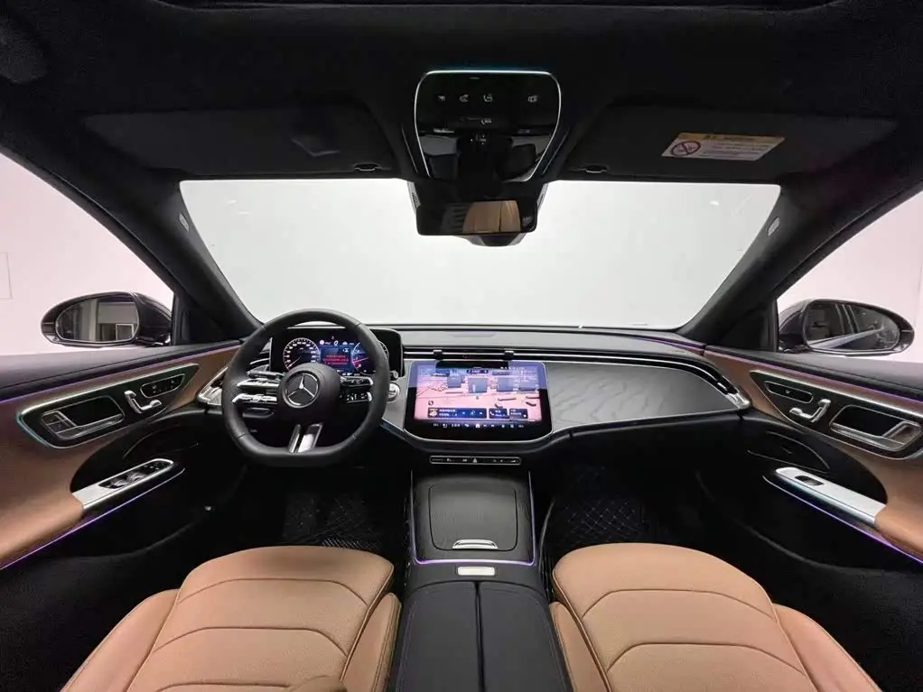 Mercedes-Benz E-Class 2024 — Photo 12/18