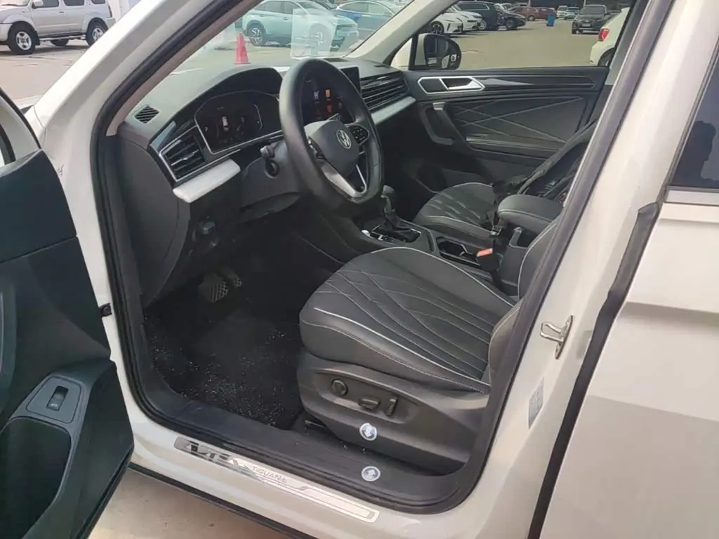 Volkswagen Tiguan L 2023 — Фото 16/20