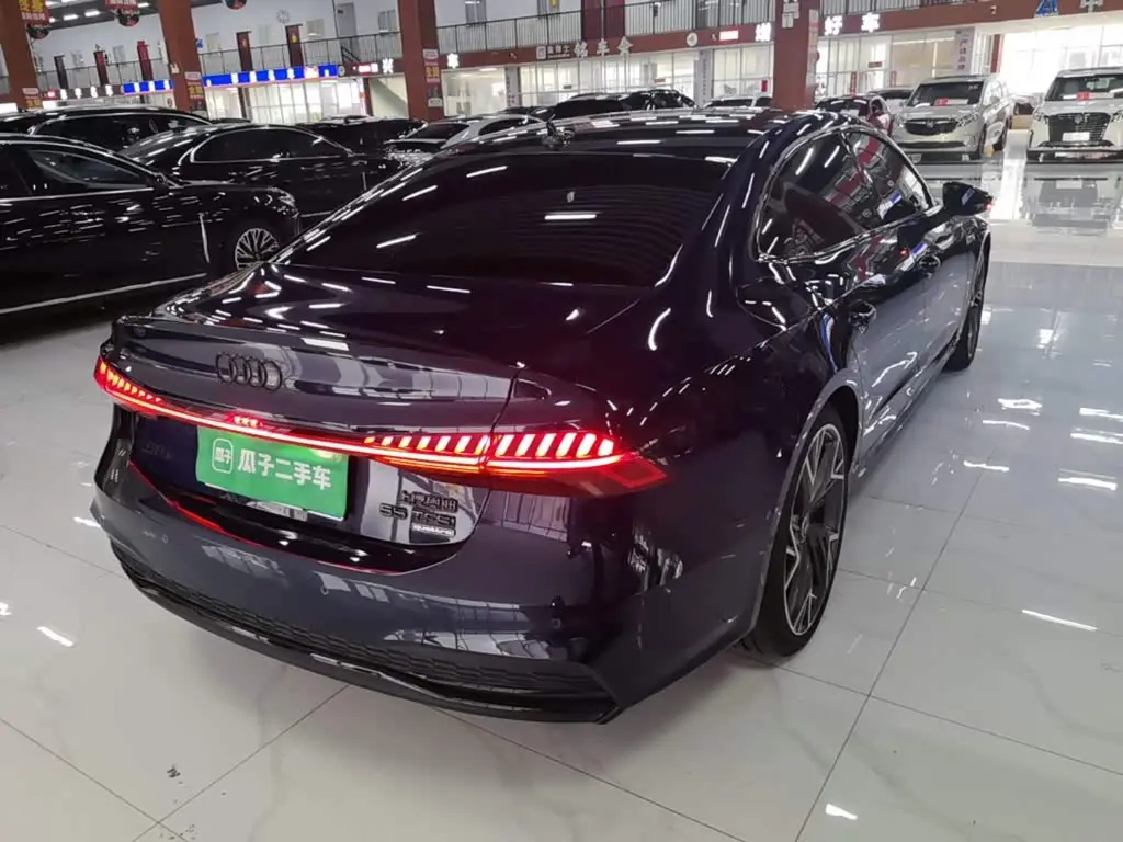 Audi A7L 2022 — Photo 7/20