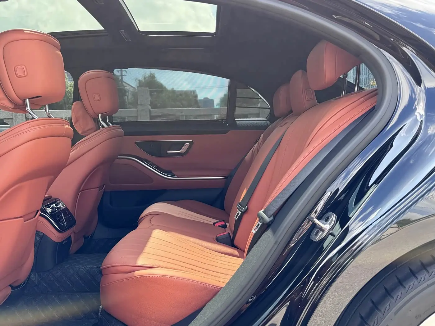 Mercedes-Benz S-Class 2024 — Photo 9/16