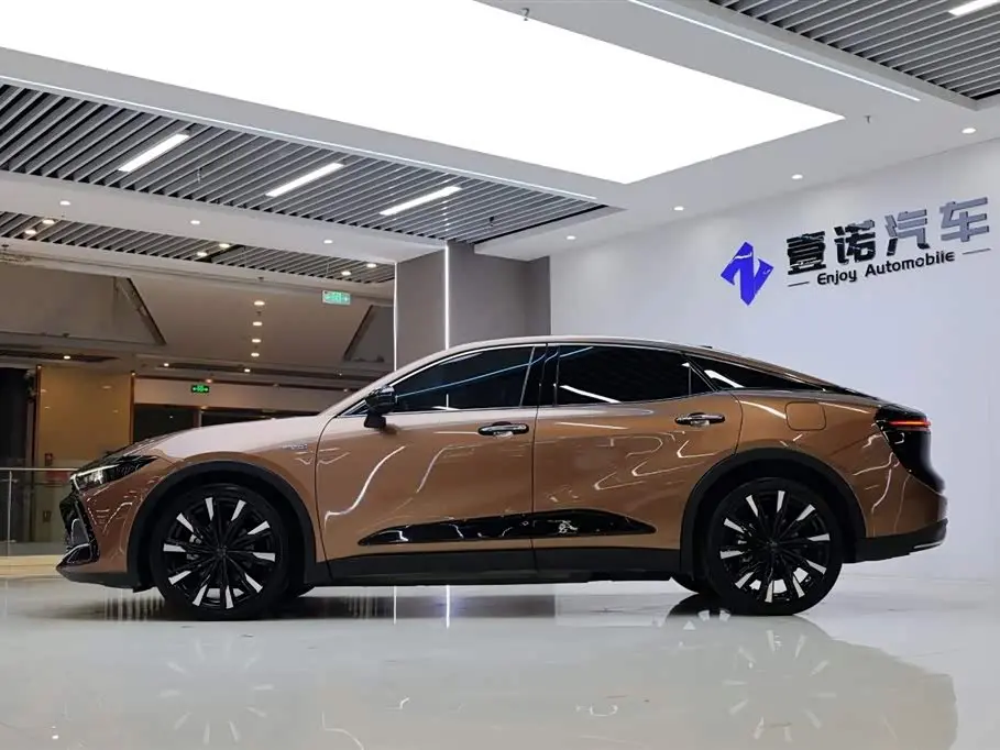 Toyota Crown SportCross 2024 — Photo 3/20