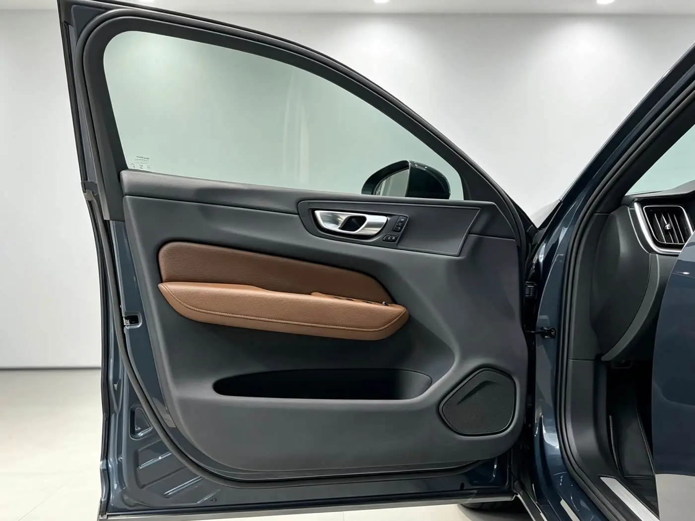 Volvo XC60 2021 — Фото 18/20