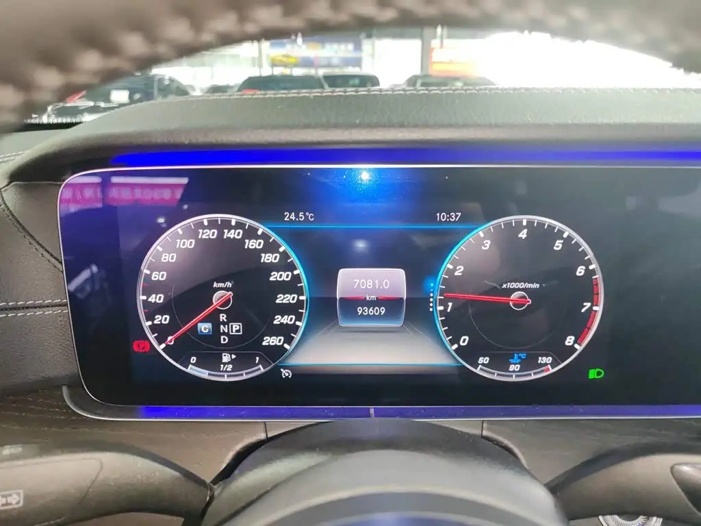 Mercedes-Benz E-Class 2020 — Photo 11/11