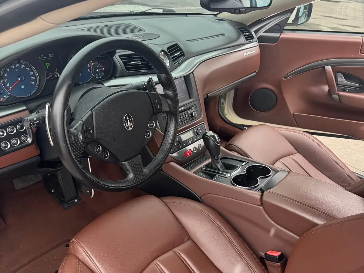 Maserati GranTurismo 2010 — Photo 8/12