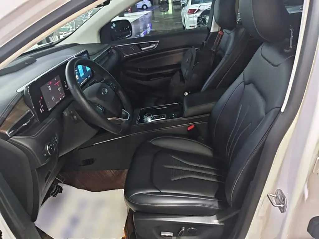 Ford Edge 2022 — Фото 15/20