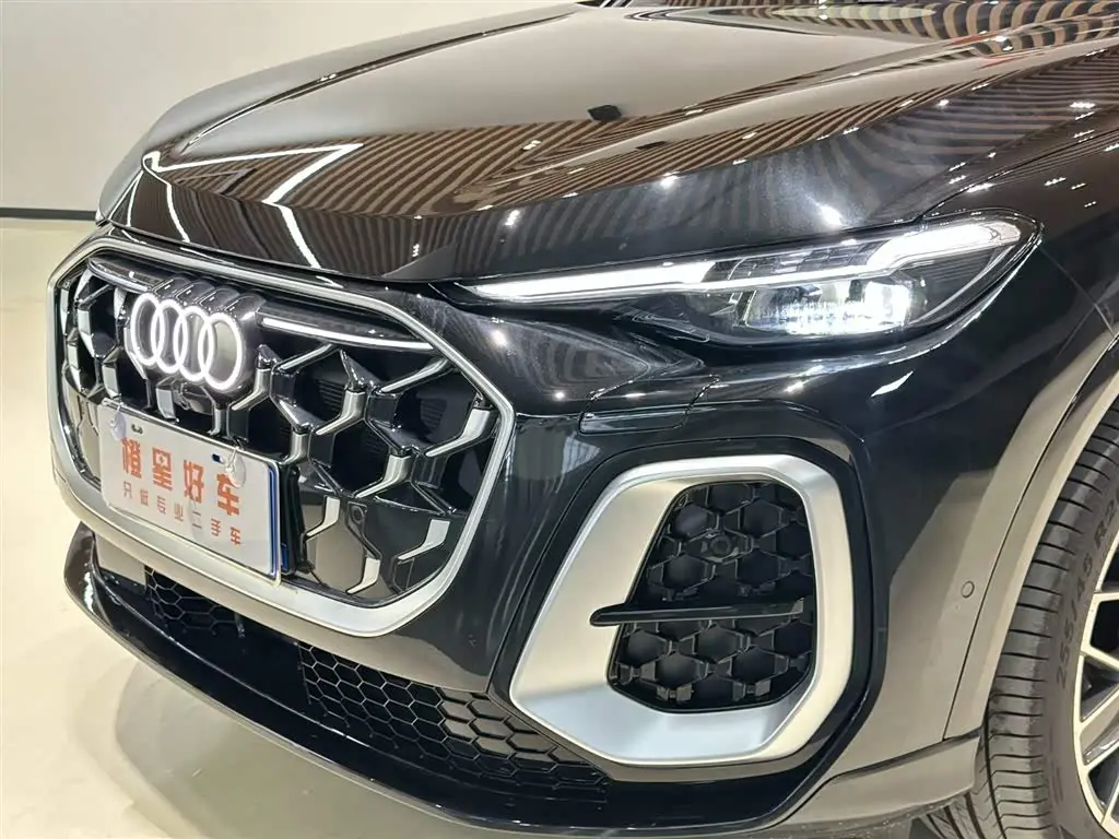 Audi Q5L 2025 — Photo 7/17