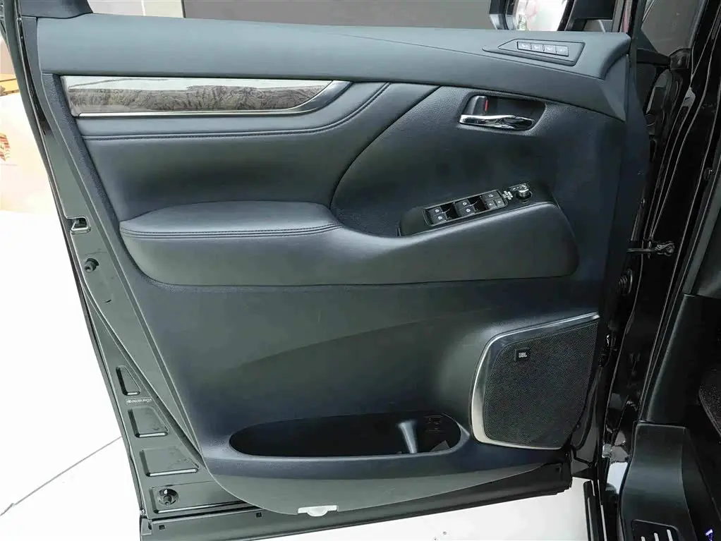 Toyota Alphard 2019 — Şəkil 16/20