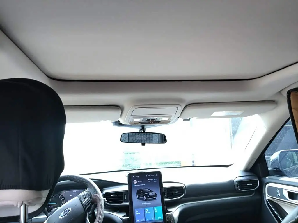Ford Explorer 2021 — Photo 19/20