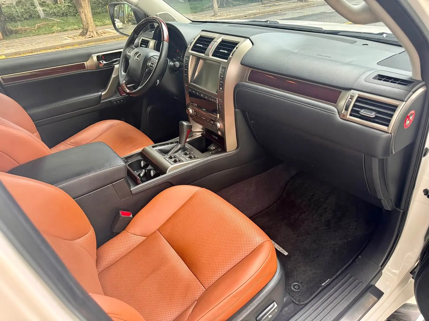 Lexus GX 2014 — Photo 6/18