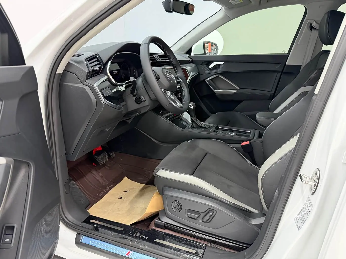 Audi Q3 2023 — Фото 16/20