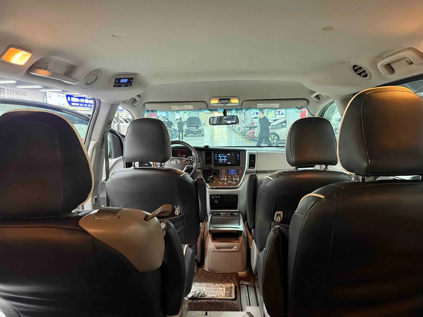 Toyota Sienna 2016 — Photo 4/19