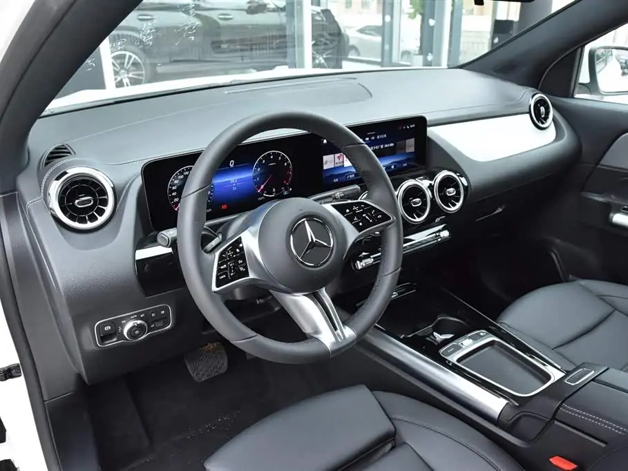 Mercedes-Benz GLA 2024 — Фото 11/18