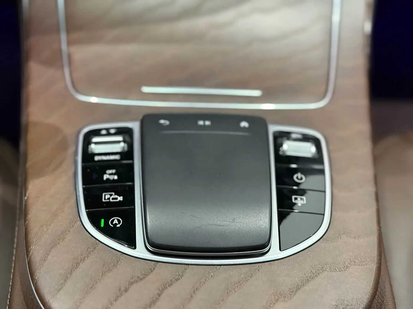 Mercedes-Benz E-Class 2022 — Photo 7/20