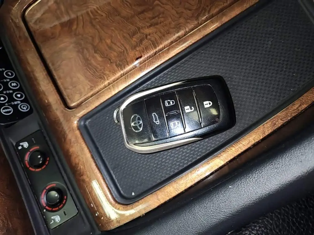Toyota Alphard 2018 — Photo 18/20