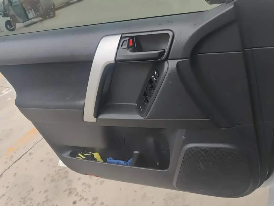 Toyota Prado 2017 — Photo 7/16