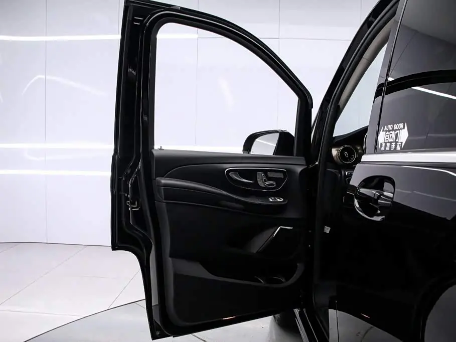 Mercedes-Benz V-Class 2021 — Photo 12/19