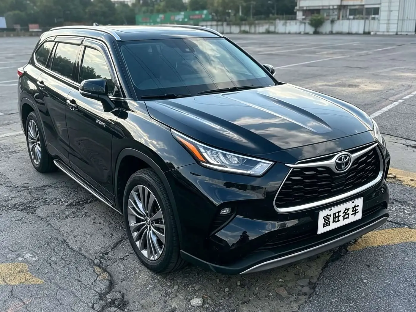 Toyota Highlander 2023 — Photo 3/10