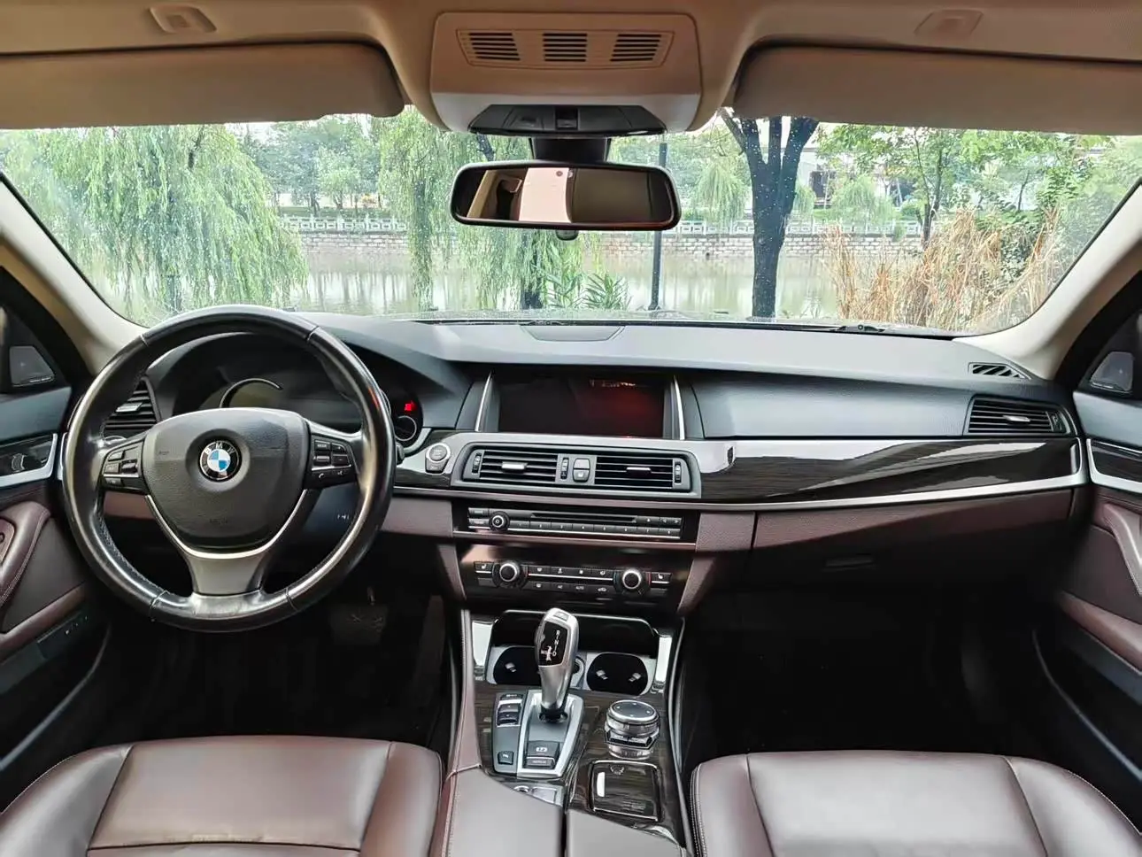 BMW 5 Series 2017 — Фото 8/19