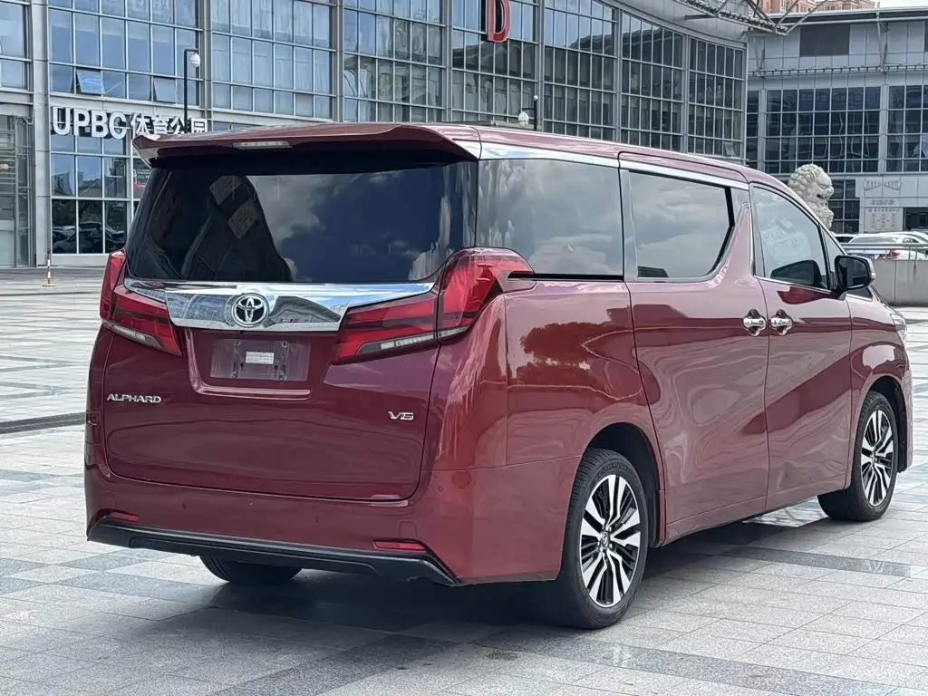 Toyota Alphard 2018 — Photo 9/18