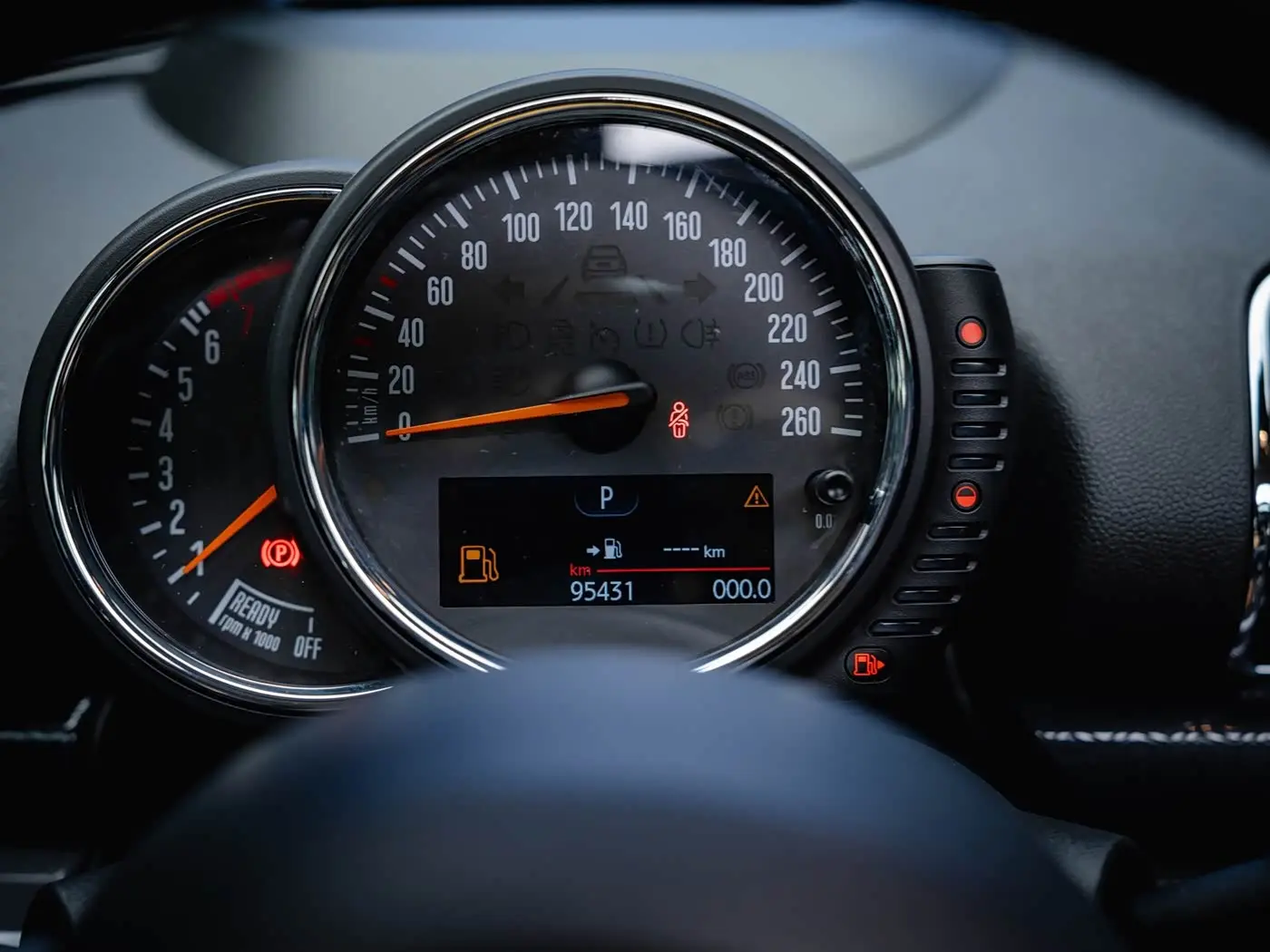 MINI CLUBMAN 2017 — Фото 16/20