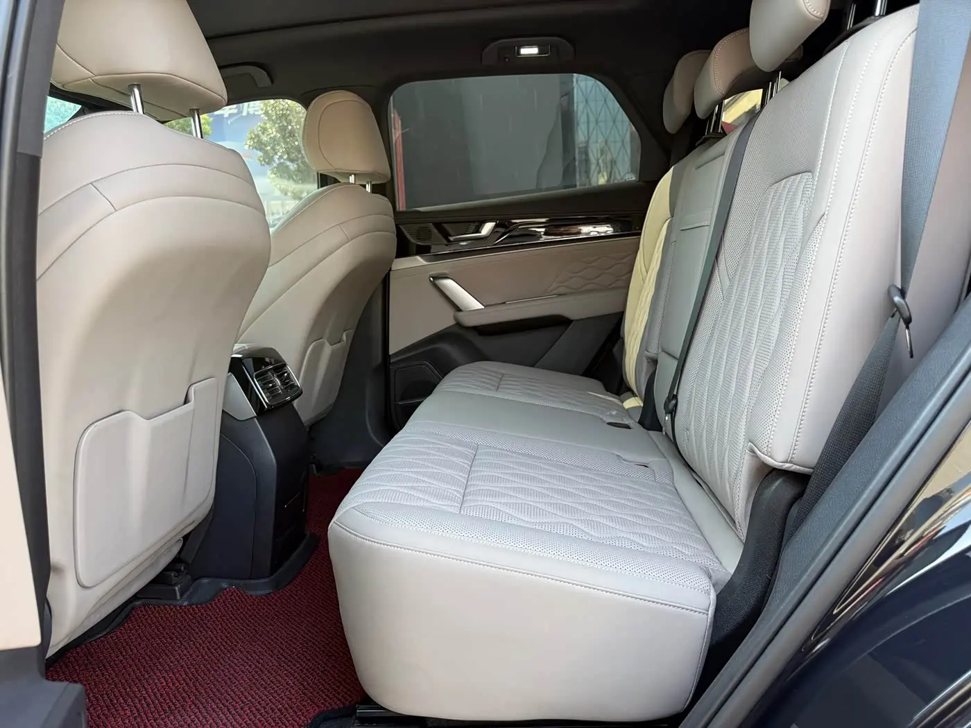 BYD Tang New Energy 2025 — Photo 6/9