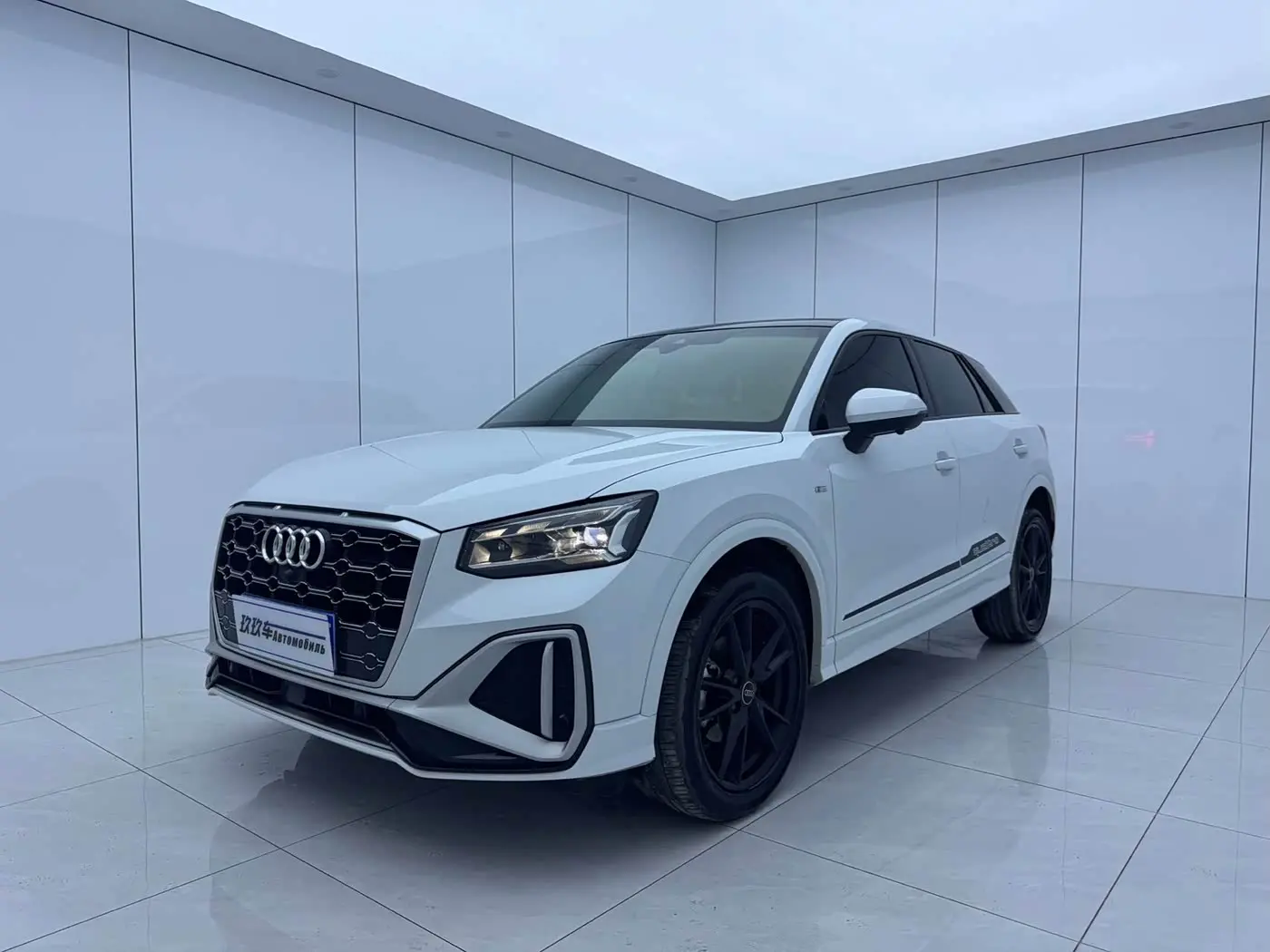 Audi Q2L 2022 — Фото 1/17