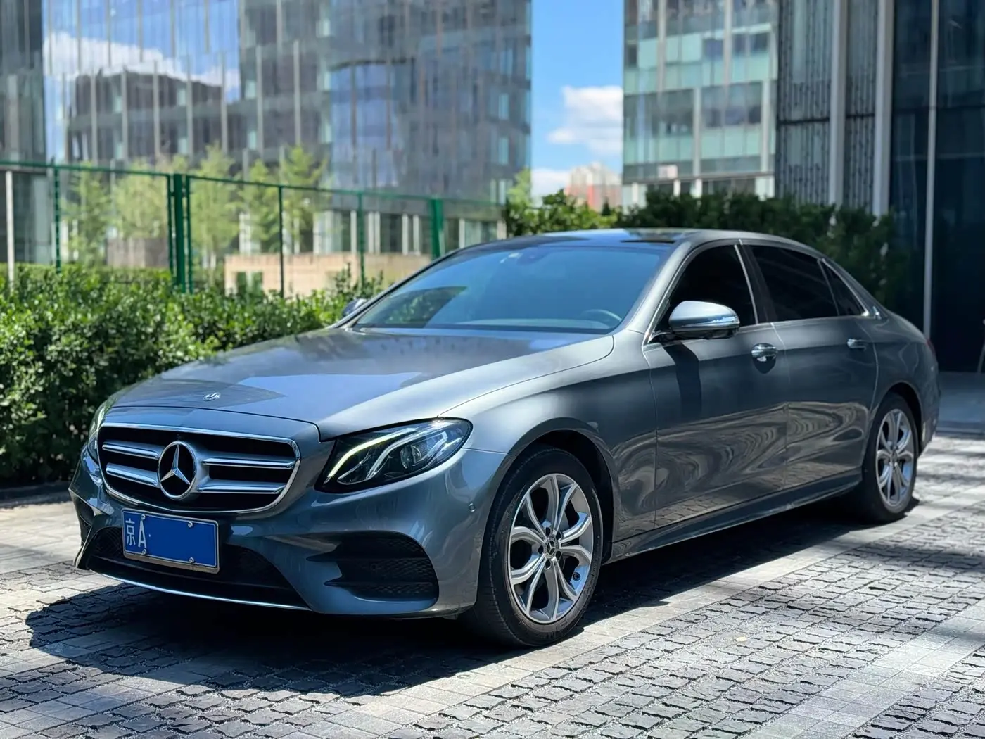Mercedes-Benz E-Class 2020 — Photo 1/20