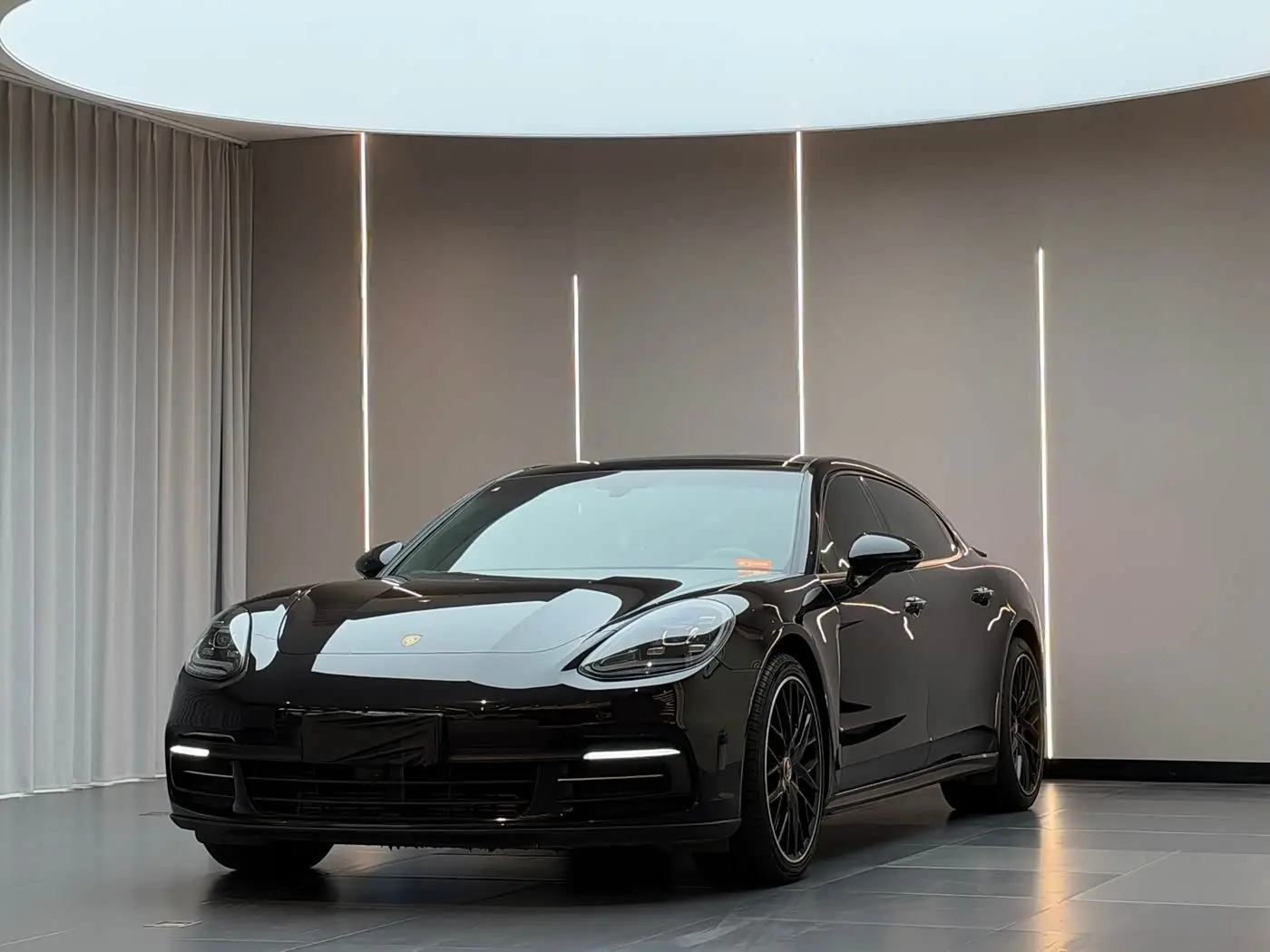 Porsche Panamera 2017 — Photo 1/13