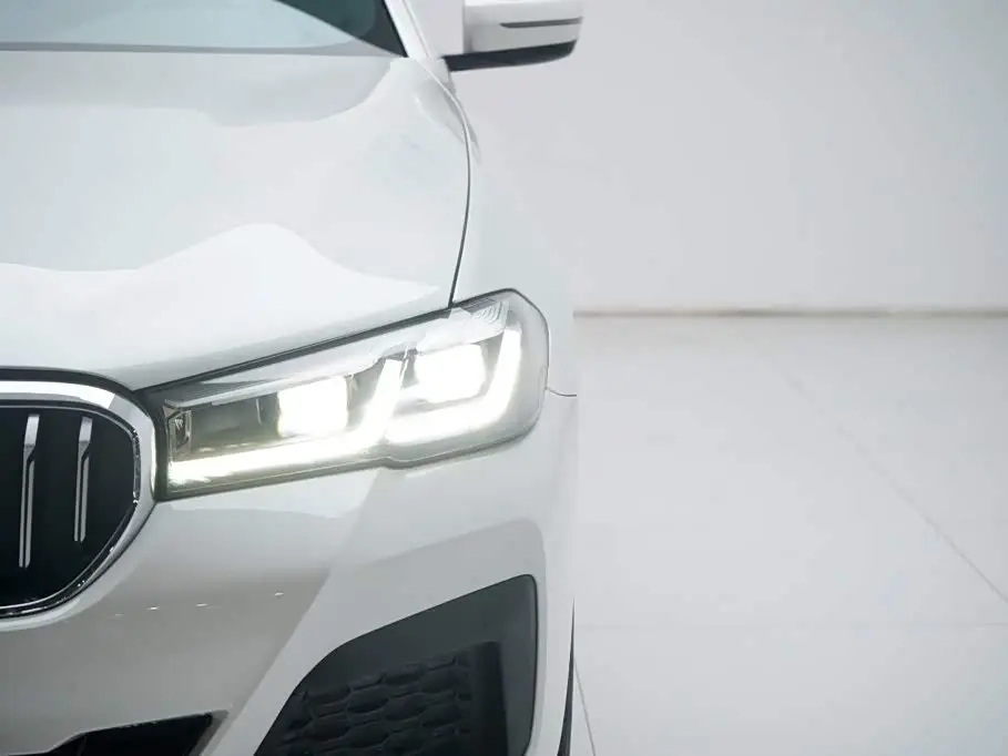BMW 5 Series New Energy 2023 — Фото 12/20