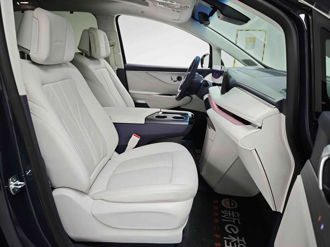 Buick GL8 New Energy 2025 — Фото 8/9