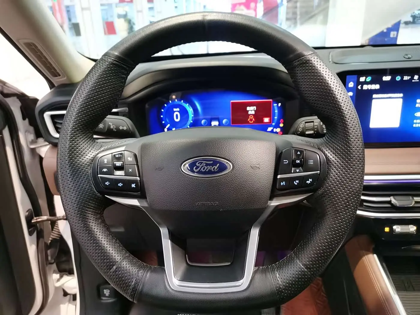 Ford Explorer 2023 — Фото 10/16
