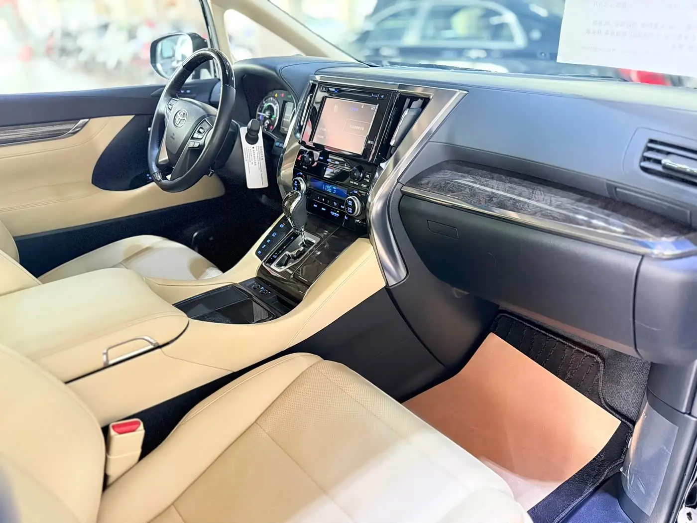 Toyota Vellfire 2020 — Photo 17/20
