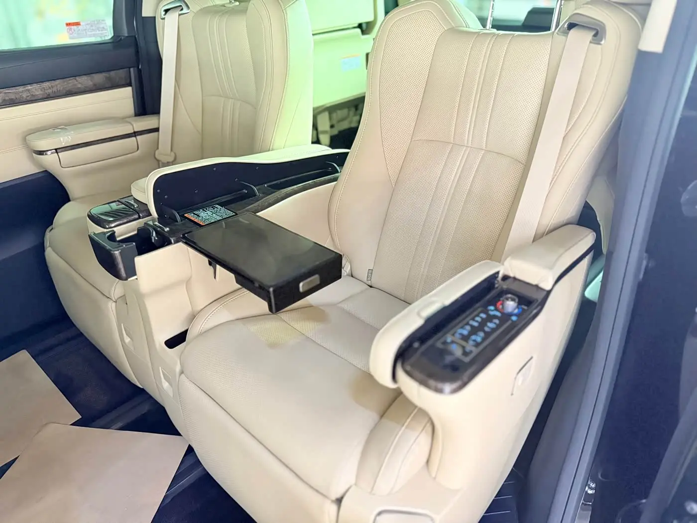 Toyota Vellfire 2020 — Photo 10/20