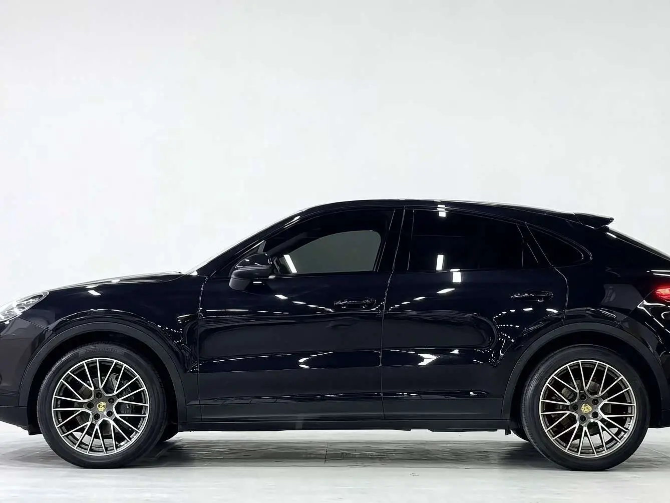 Porsche Cayenne 2021 — Photo 3/10