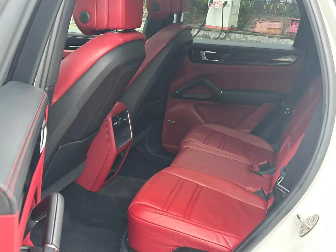 Porsche Cayenne 2018 — Photo 8/9