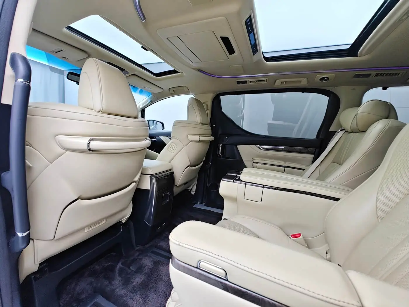 Toyota Alphard 2019 — Photo 20/20