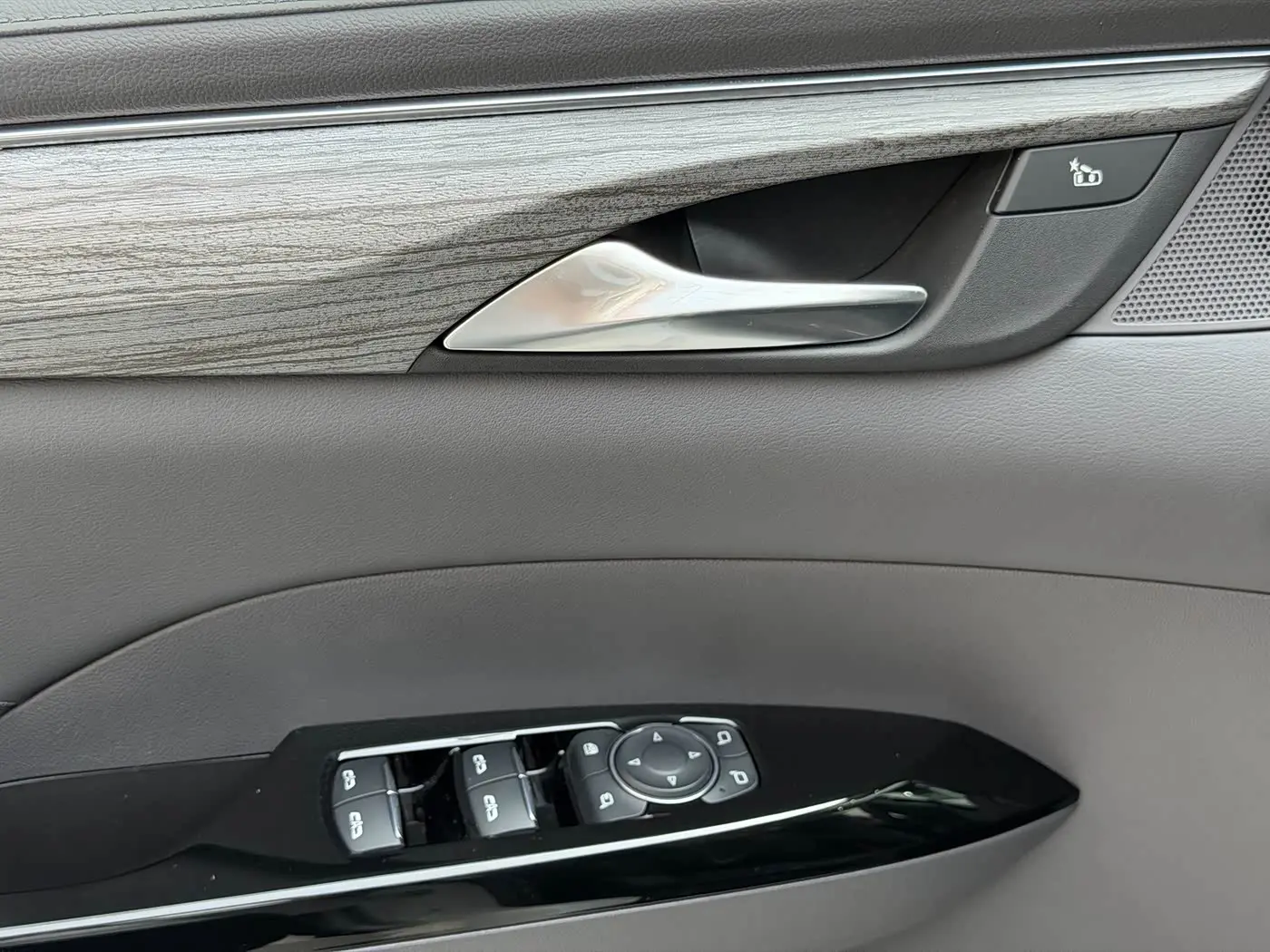 Buick GL8 New Energy 2026 — Photo 11/20