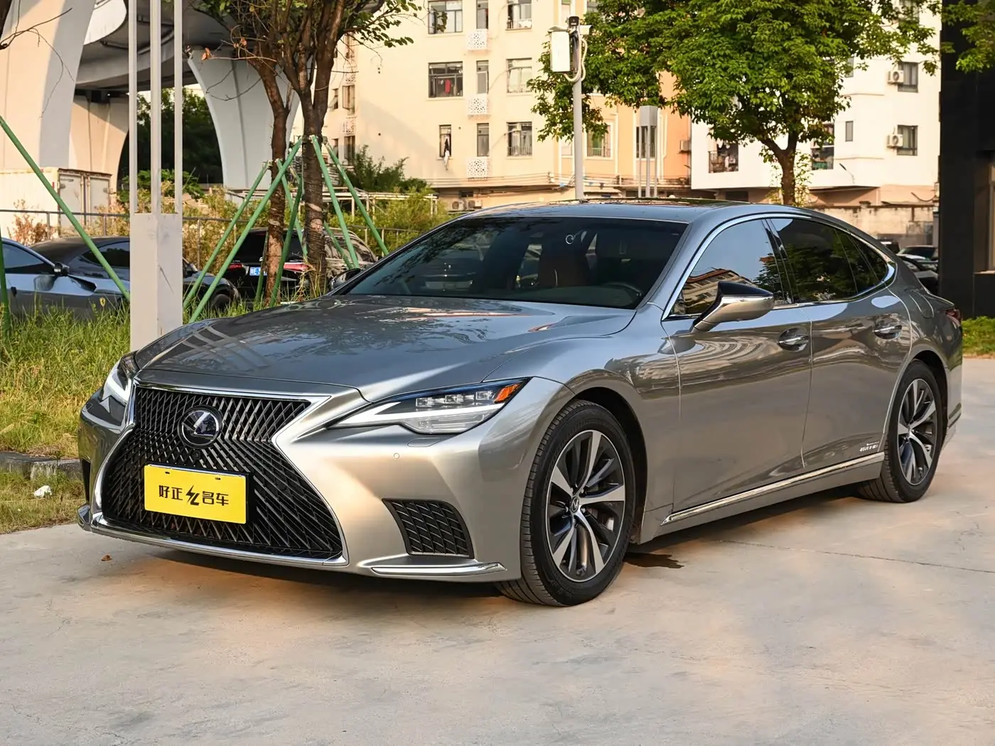 Lexus LS 2021 — Фото 1/19