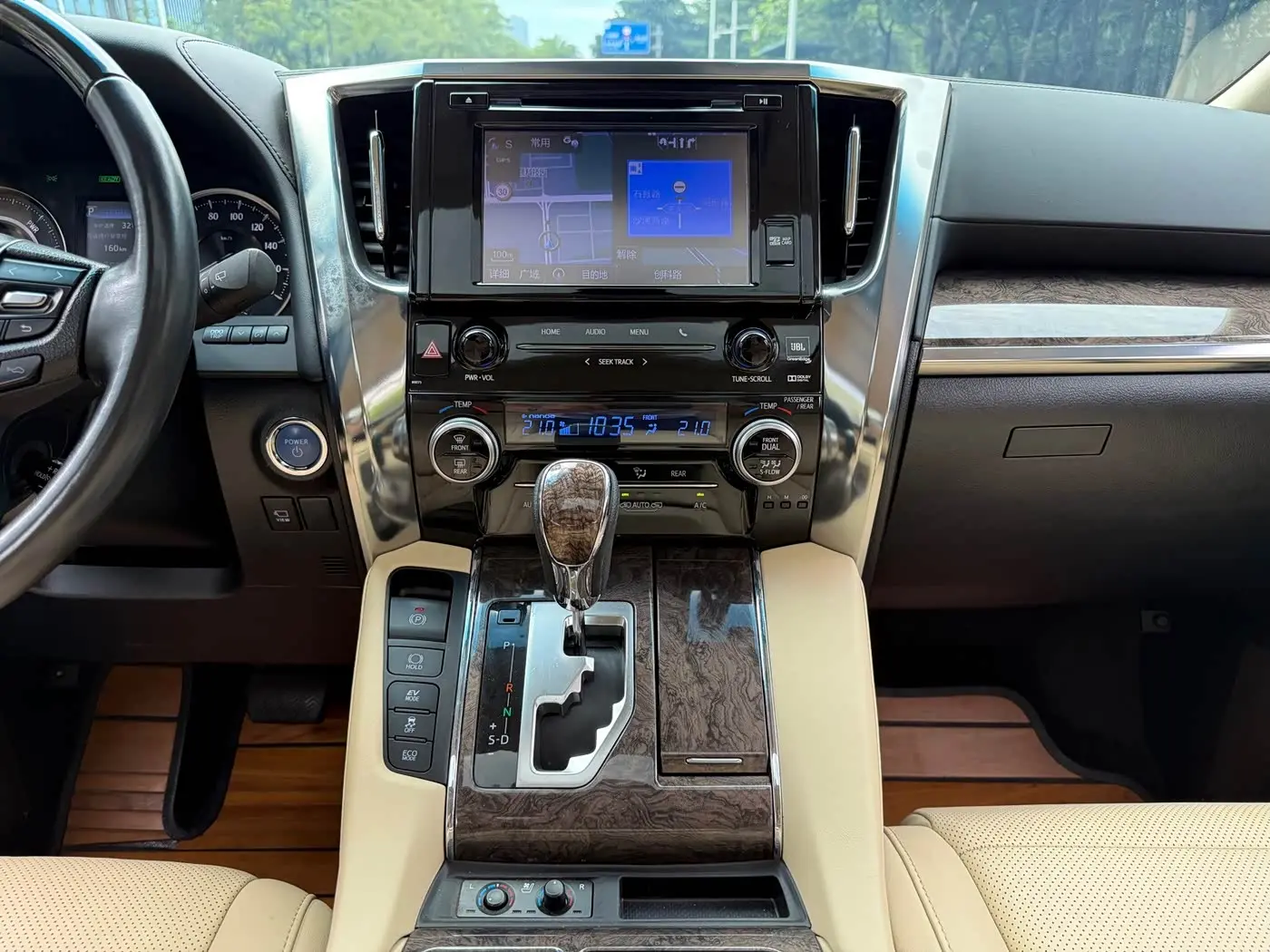 Toyota Alphard 2020 — Photo 10/20