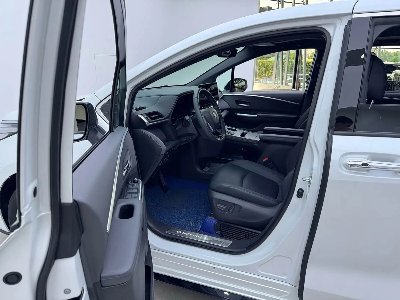 Toyota Sienna 2024 — Photo 7/20