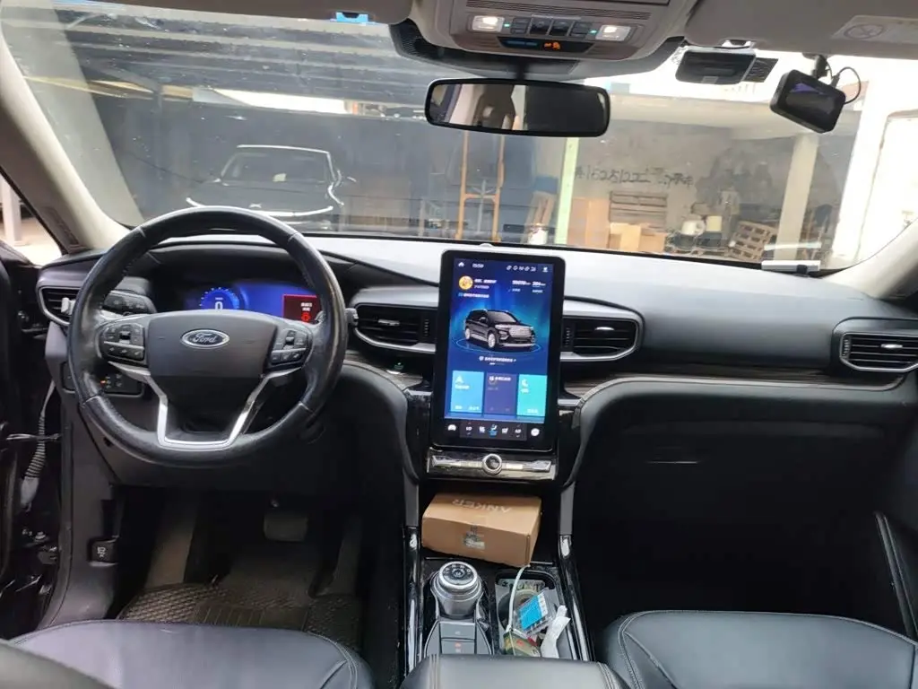 Ford Explorer 2020 — Photo 13/20