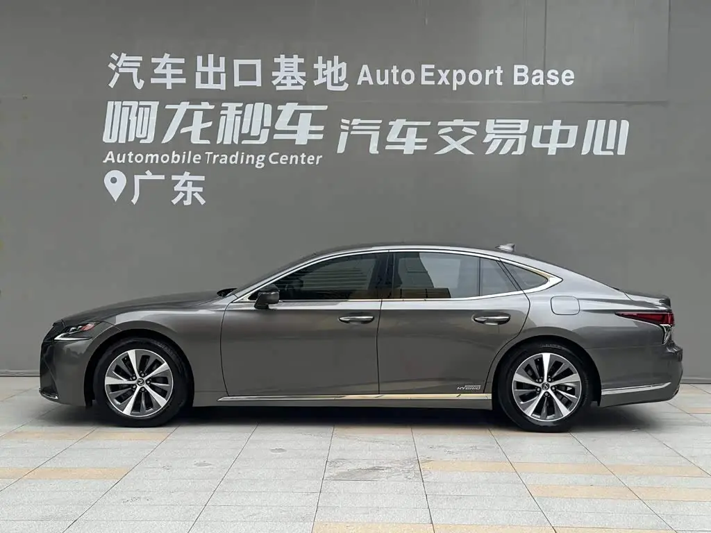Lexus LS 2020 — Photo 3/14