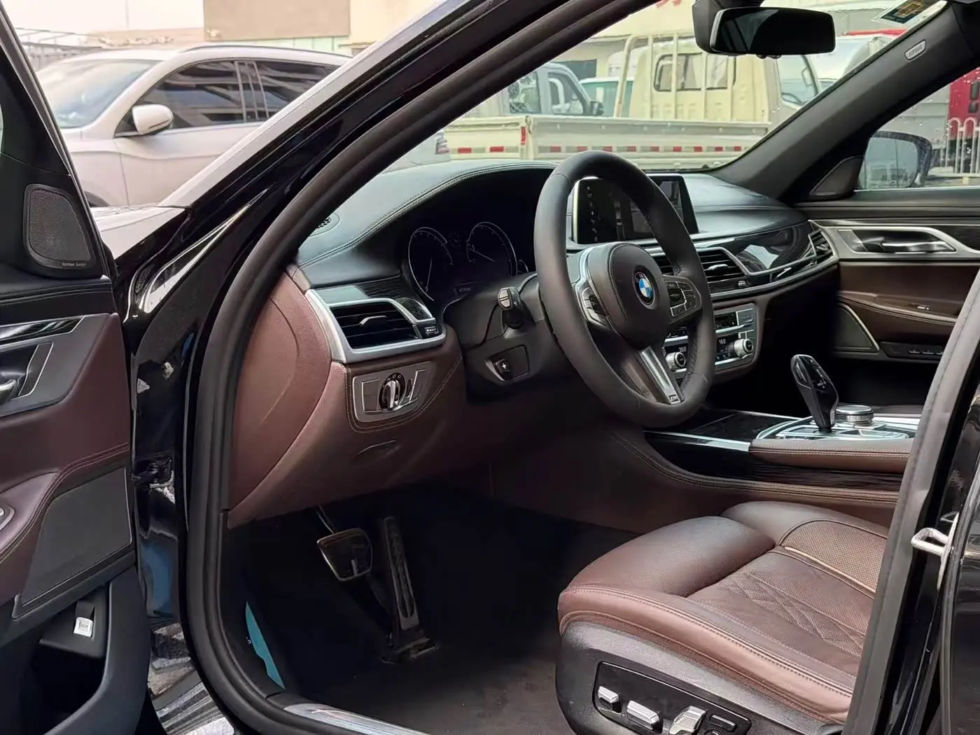 BMW 7 Series 2018 — Photo 4/10