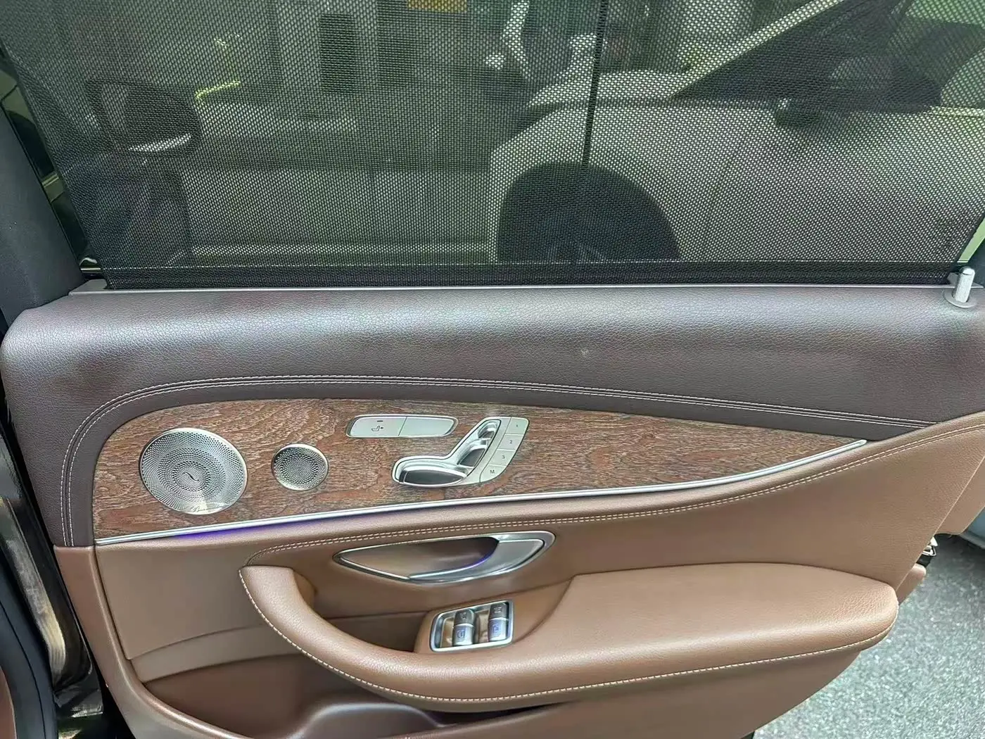 Mercedes-Benz E-Class 2022 — Photo 11/14