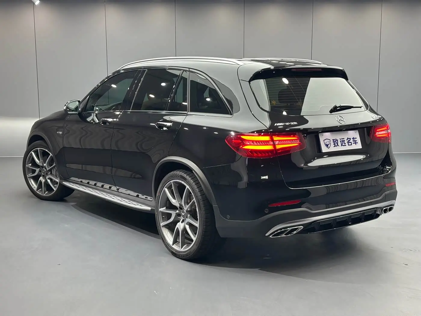 Mercedes-Benz GLC AMG 2018 — Photo 6/20