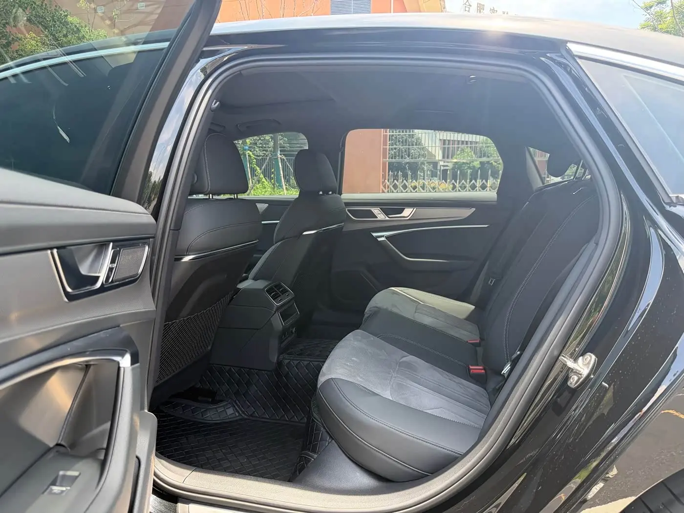 Audi A6L 2024 — Photo 5/9